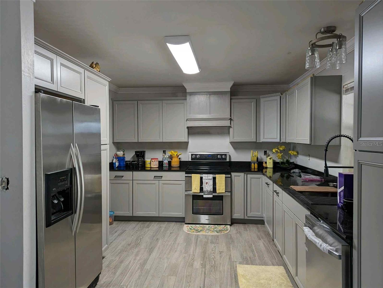 Listing photo id 1 for 11151 30th Street