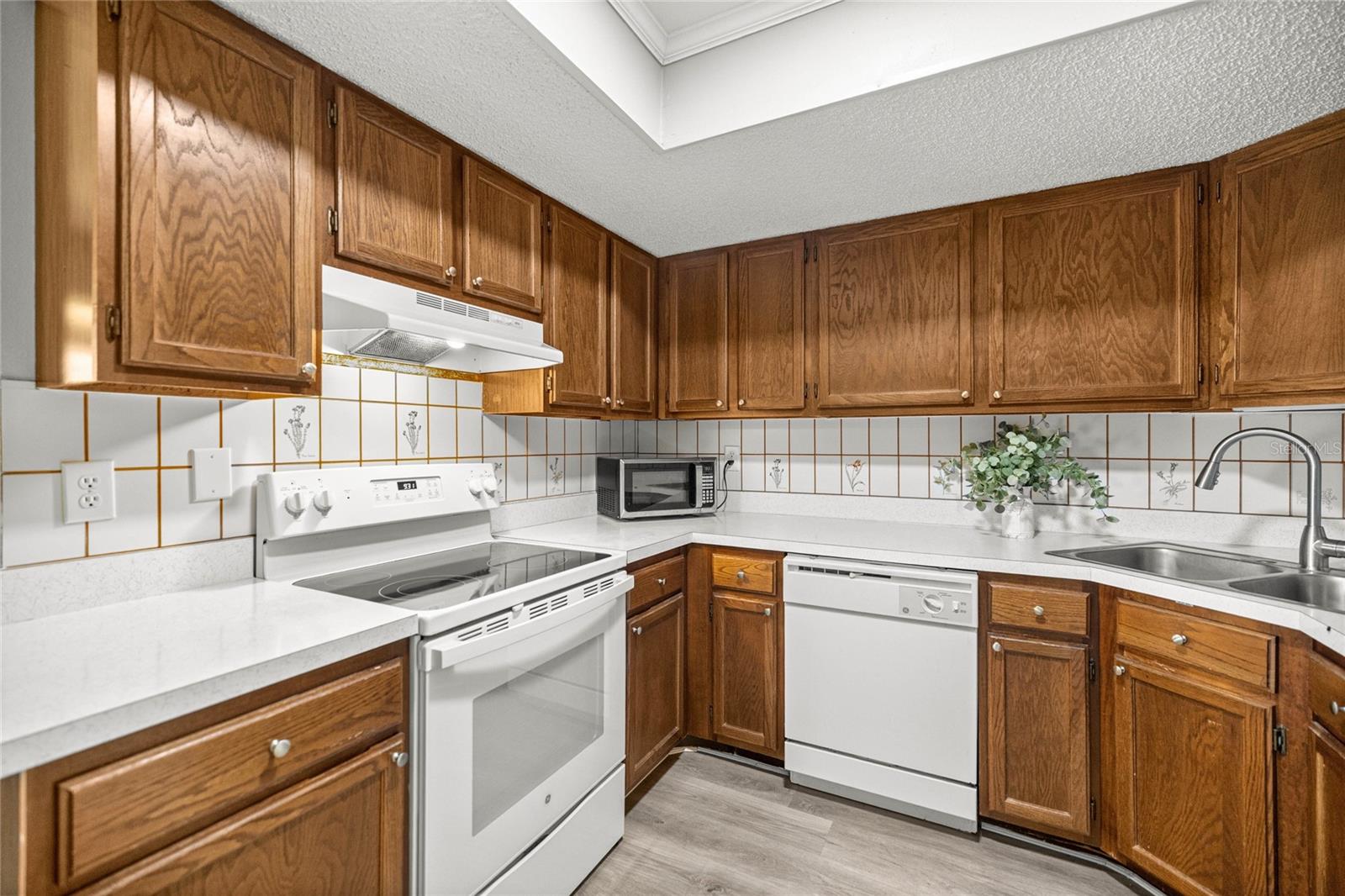 Image 10 of 28 For 513 Fairways Lane B