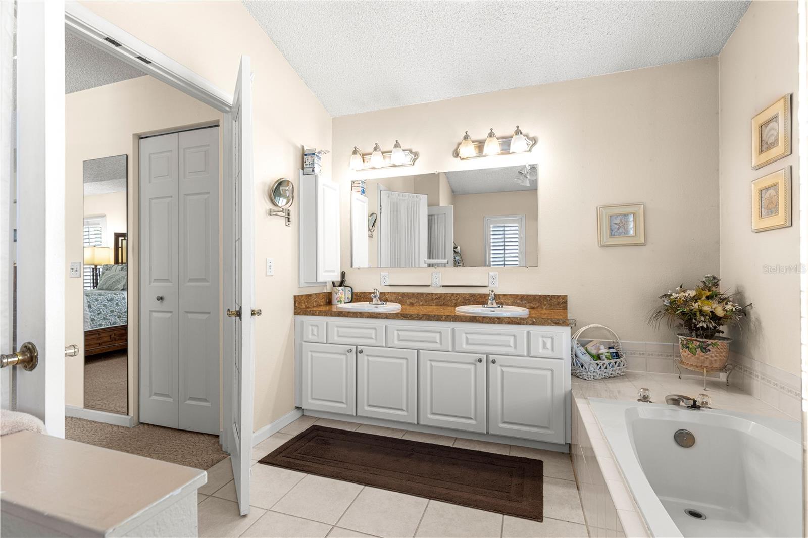 Listing photo id 8 for 5306 19th Place