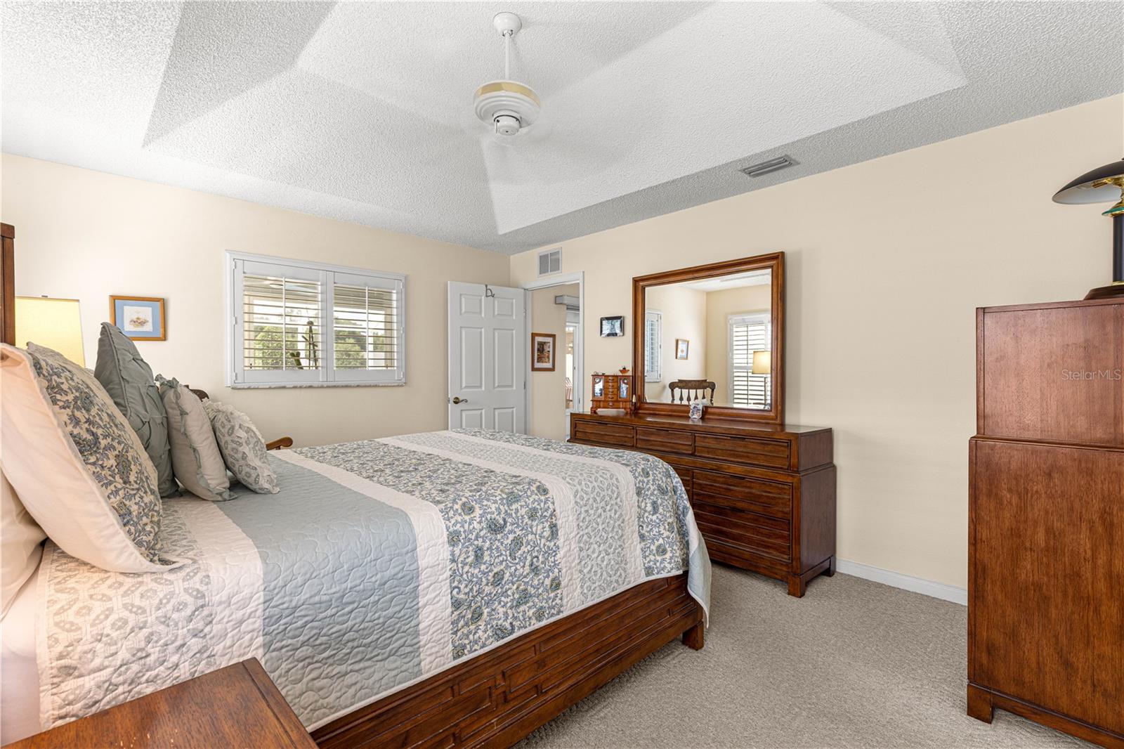 Listing photo id 11 for 5306 19th Place