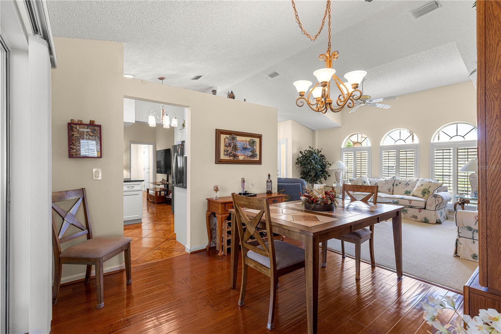 Listing photo id 13 for 5306 19th Place