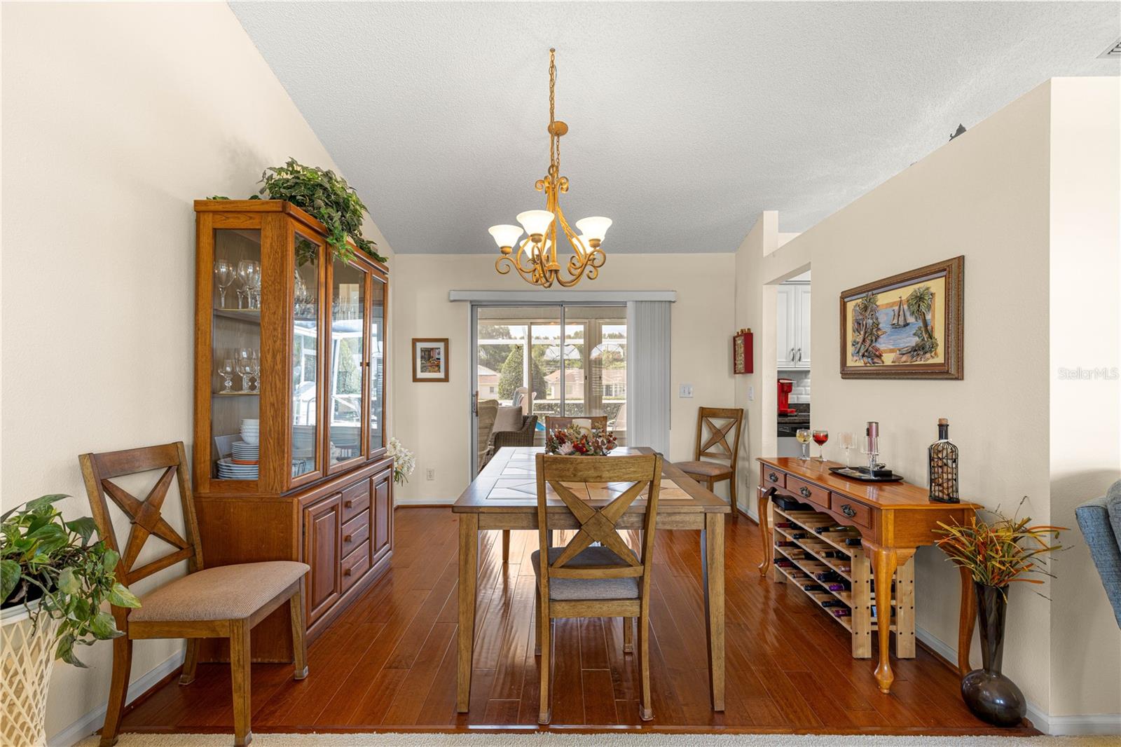 Listing photo id 3 for 5306 19th Place