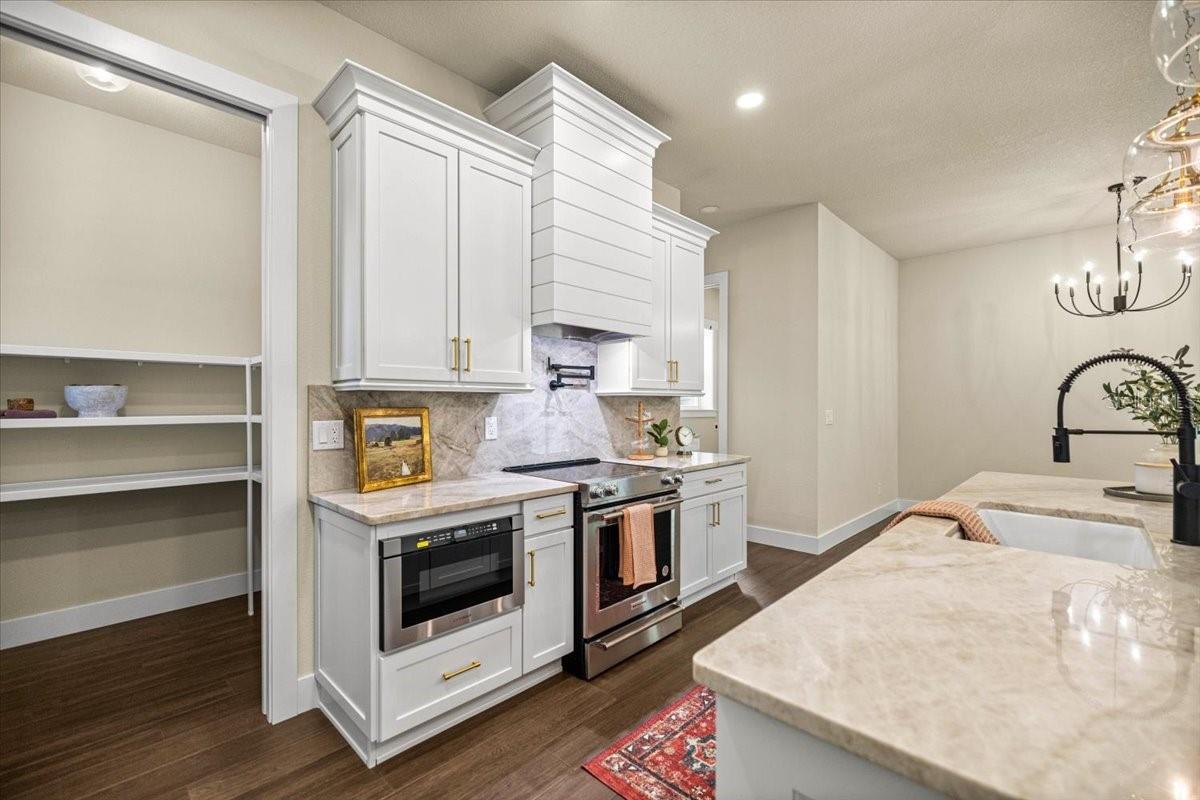 Image 11 of 52 For 2703 48th Avenue