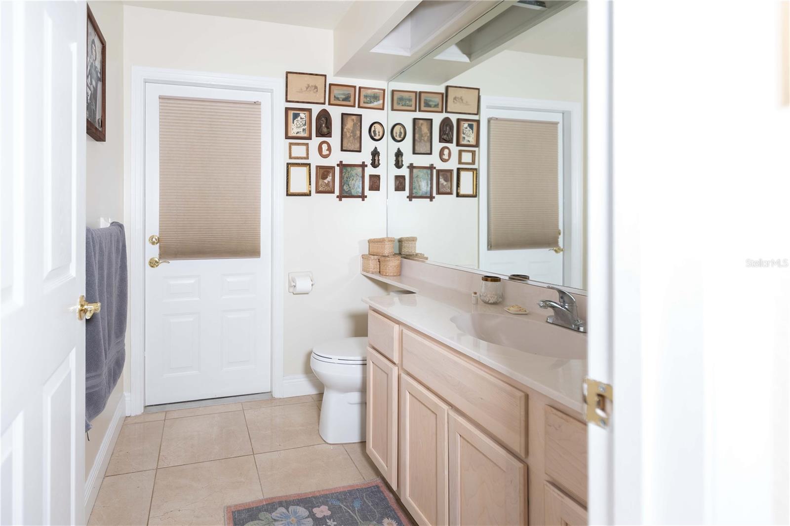 Image 17 of 20 For 1915 40th Place