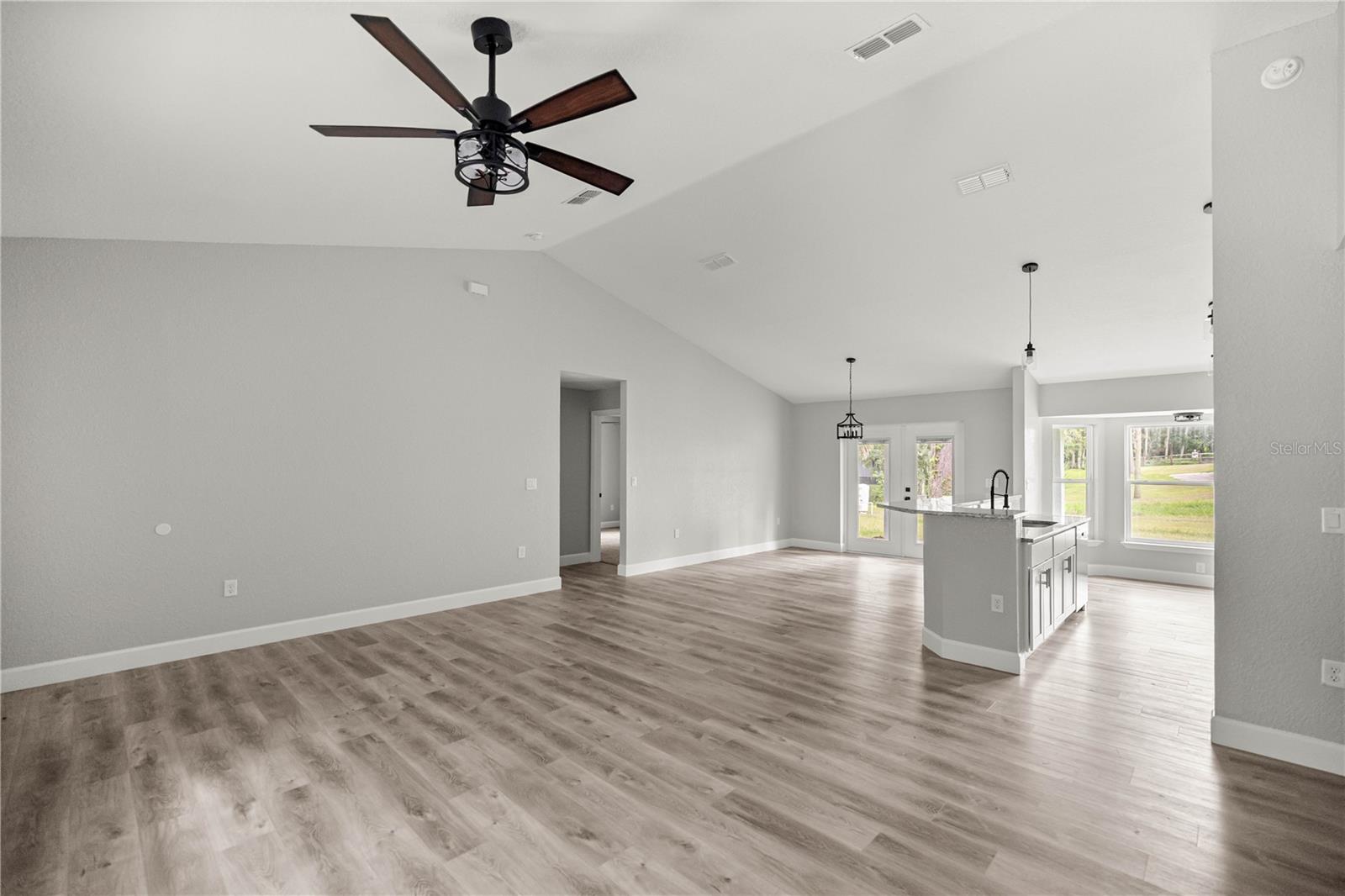 Image 13 of 35 For 4065 5th Avenue
