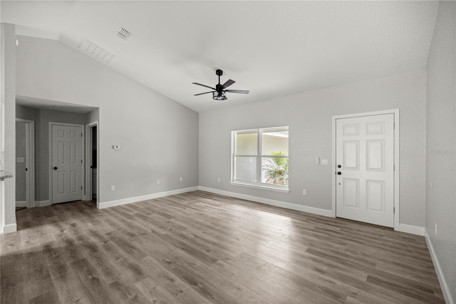 Image 6 of 35 For 4065 5th Avenue