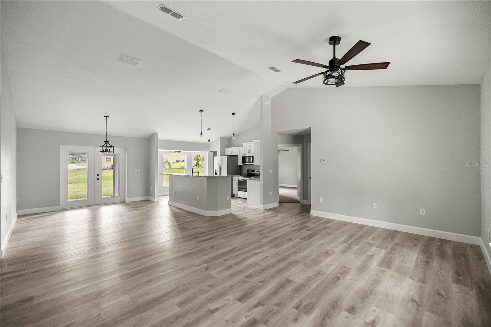Image 7 of 35 For 4065 5th Avenue