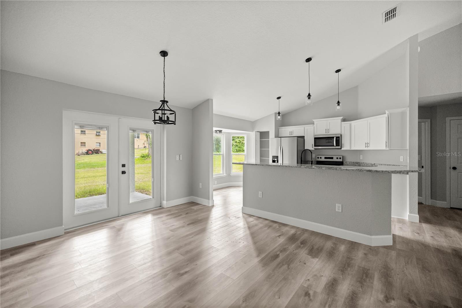 Image 8 of 35 For 4065 5th Avenue