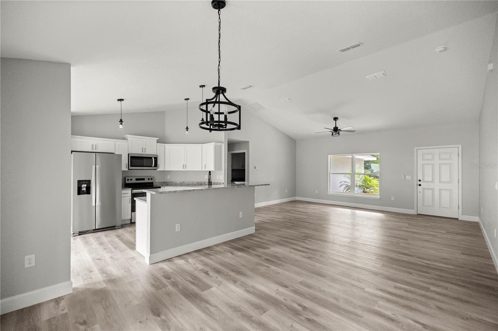 Image 9 of 35 For 4065 5th Avenue