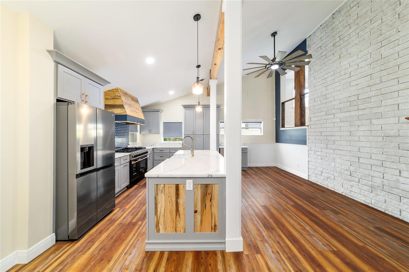 Listing photo id 15 for 1822 12th Street