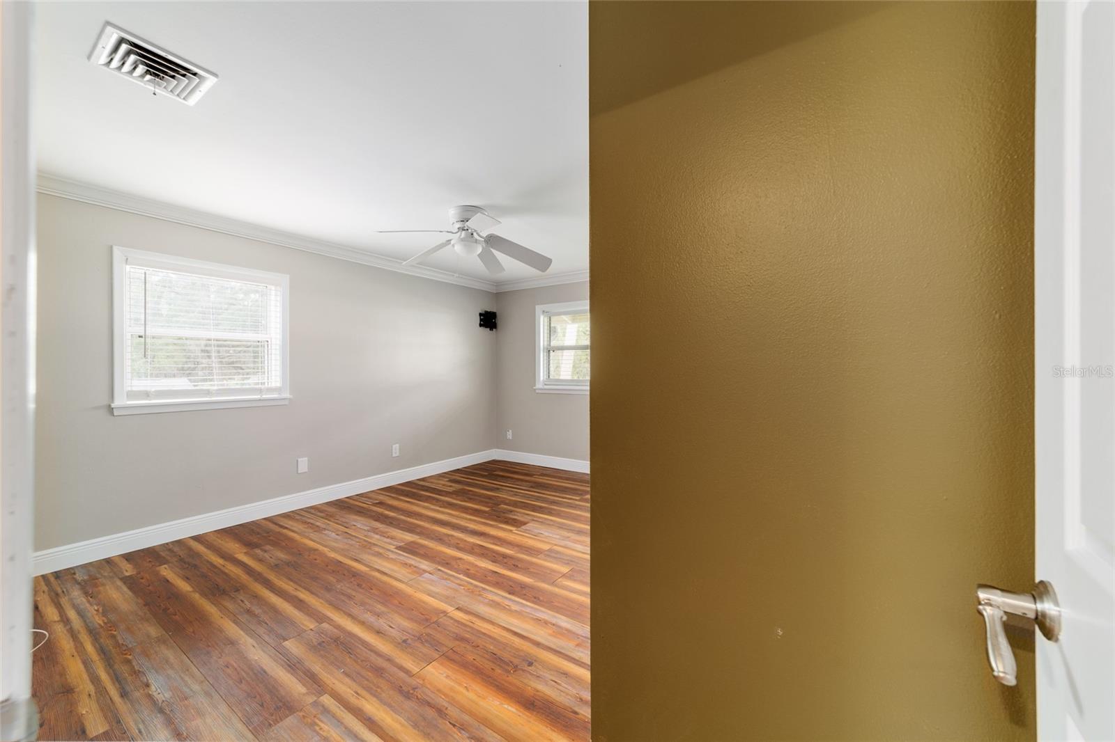 Listing photo id 53 for 1822 12th Street
