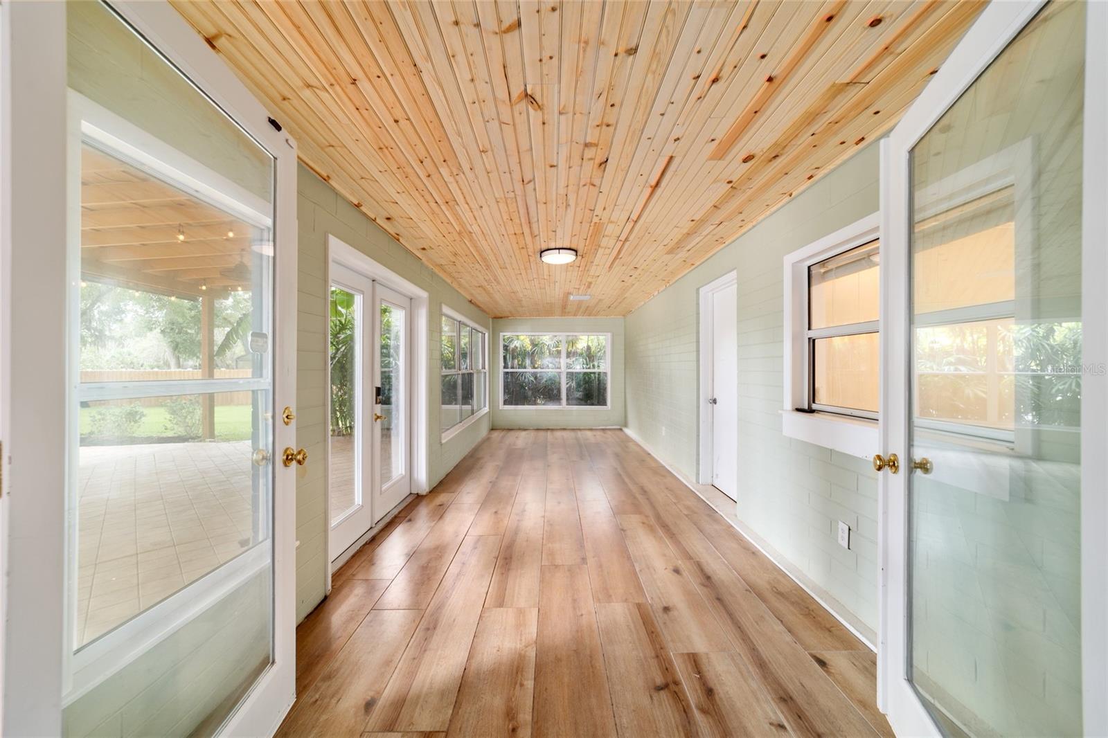 Listing photo id 73 for 1822 12th Street