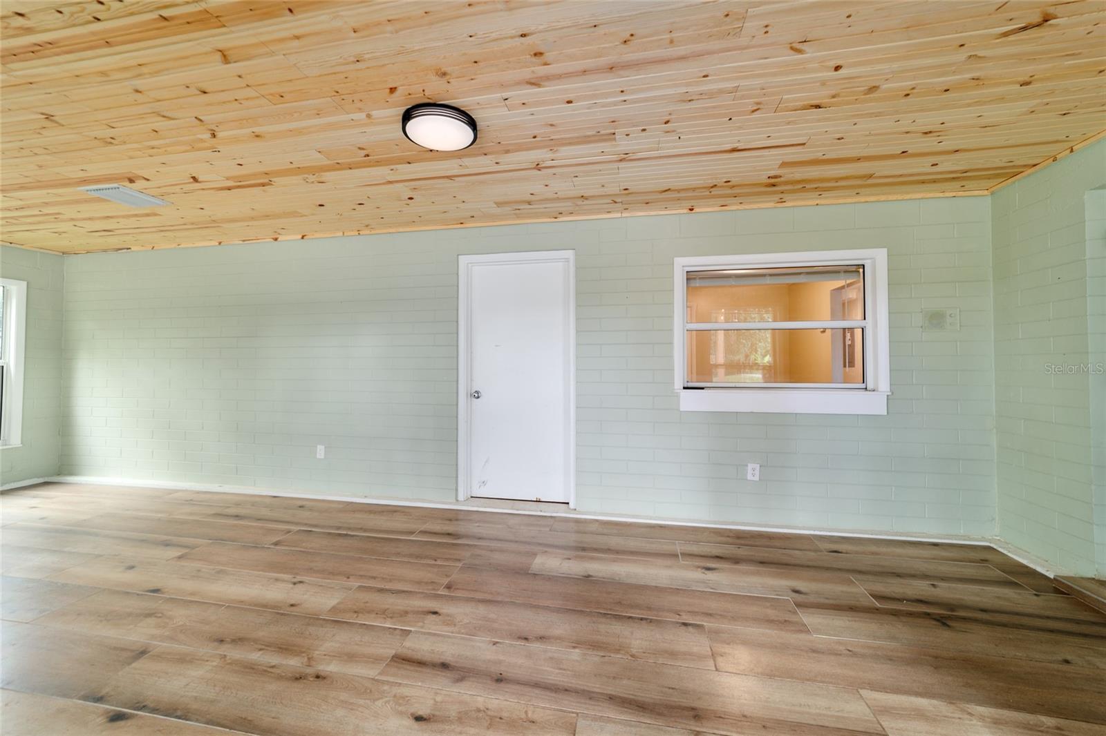 Listing photo id 77 for 1822 12th Street