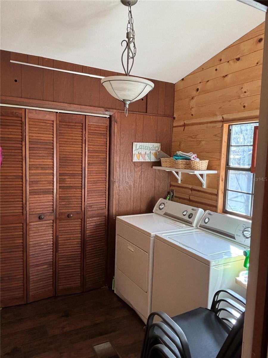 Listing photo id 18 for 16585 57th Place