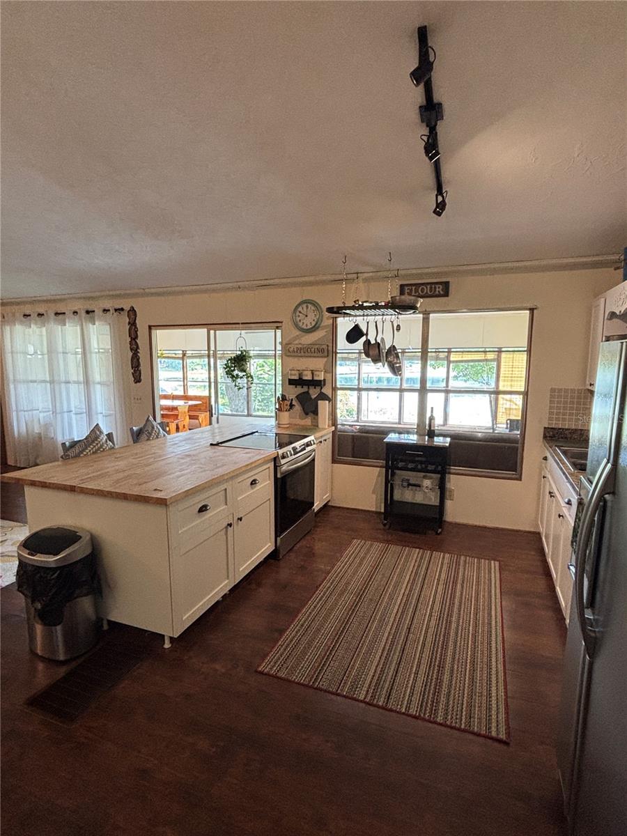 Listing photo id 20 for 16585 57th Place