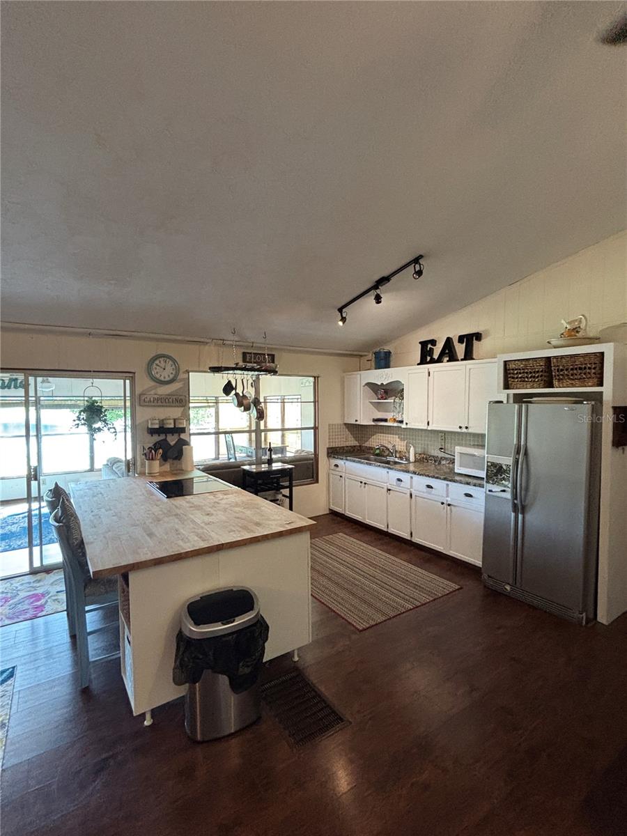 Listing photo id 24 for 16585 57th Place