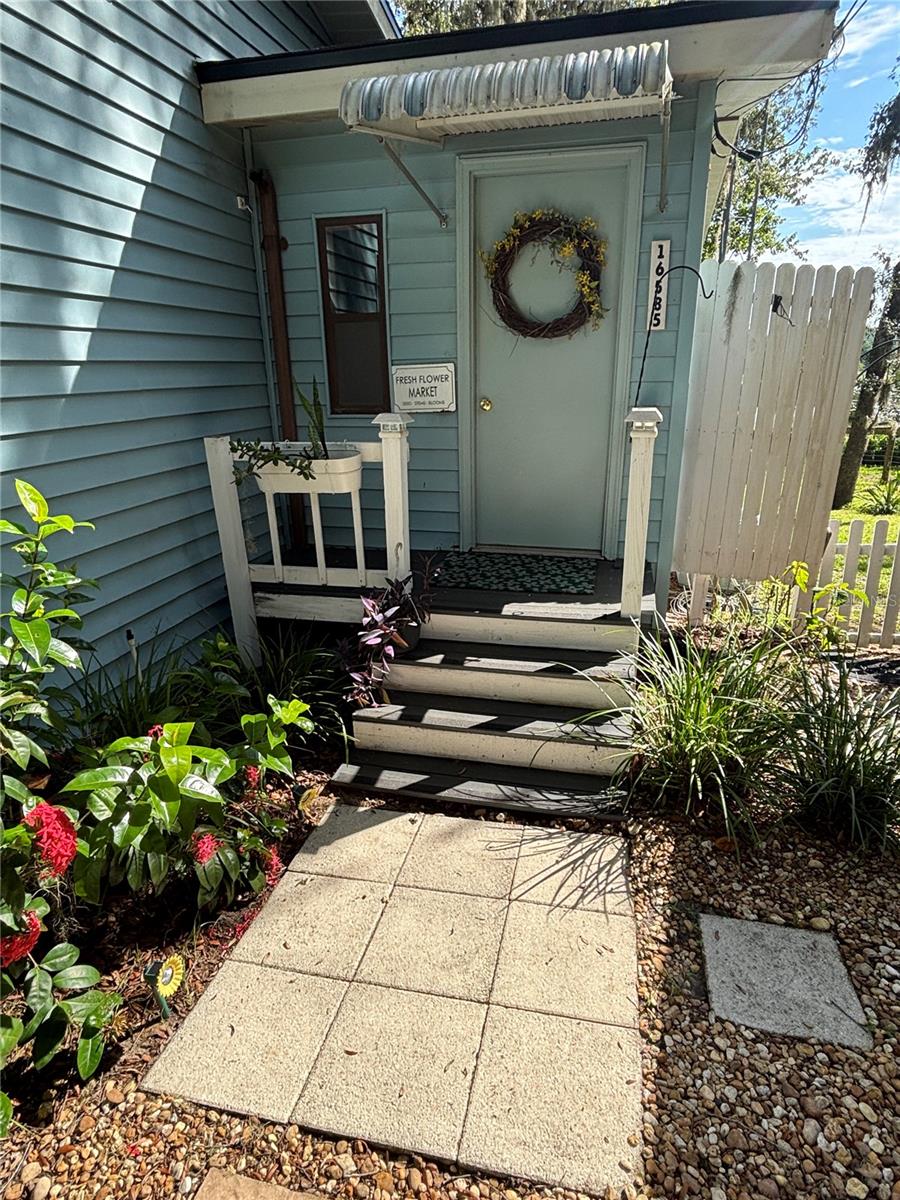 Listing photo id 2 for 16585 57th Place
