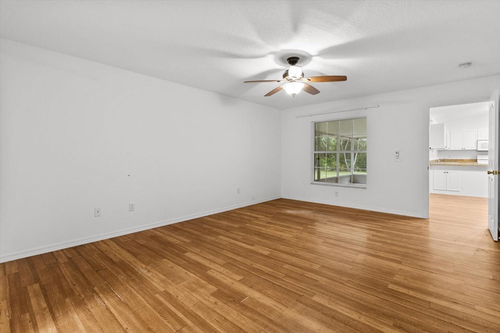 Image 18 of 51 For 2105 Dearborn Drive
