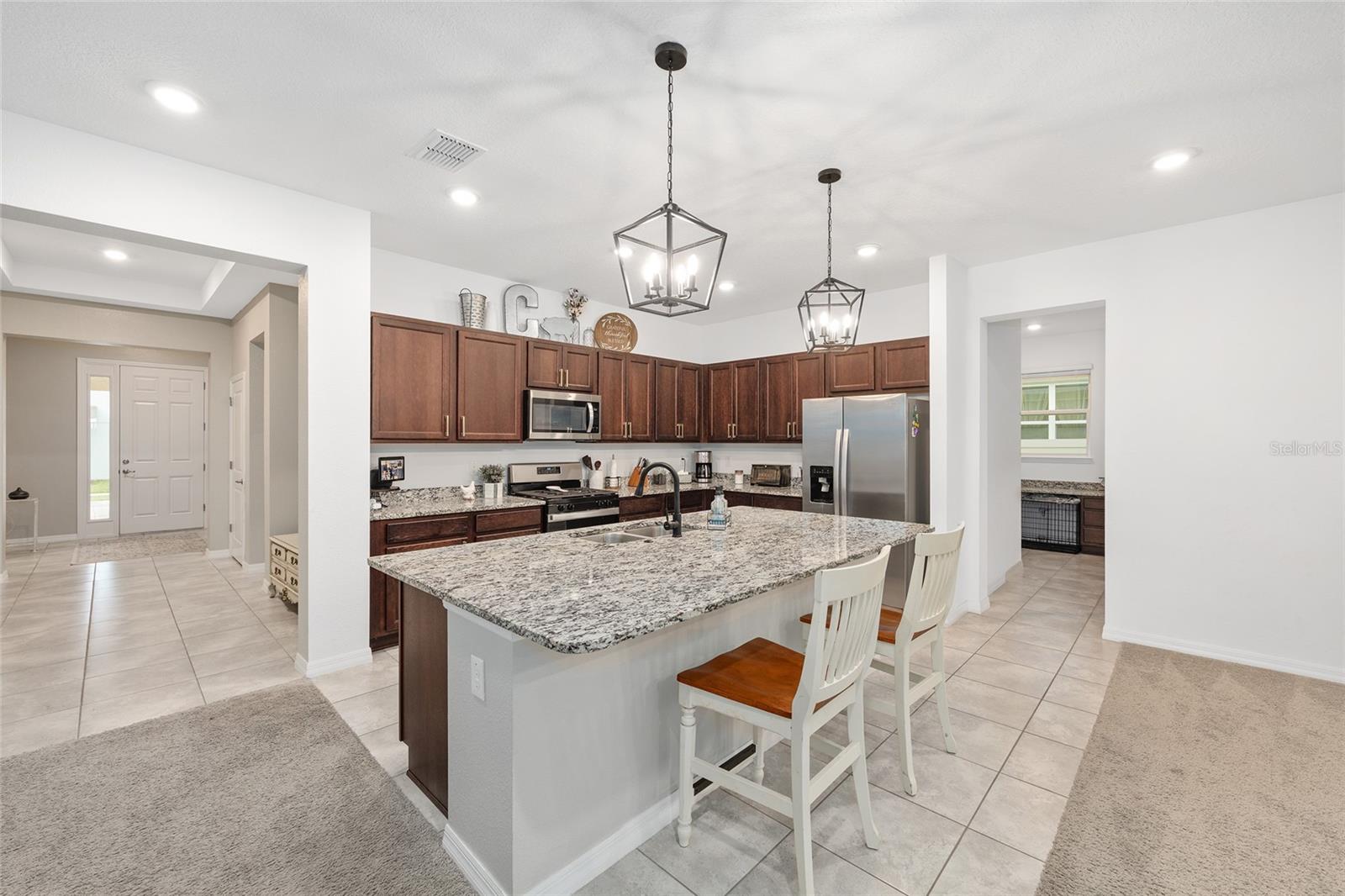 Listing photo id 11 for 6541 73rd Avenue