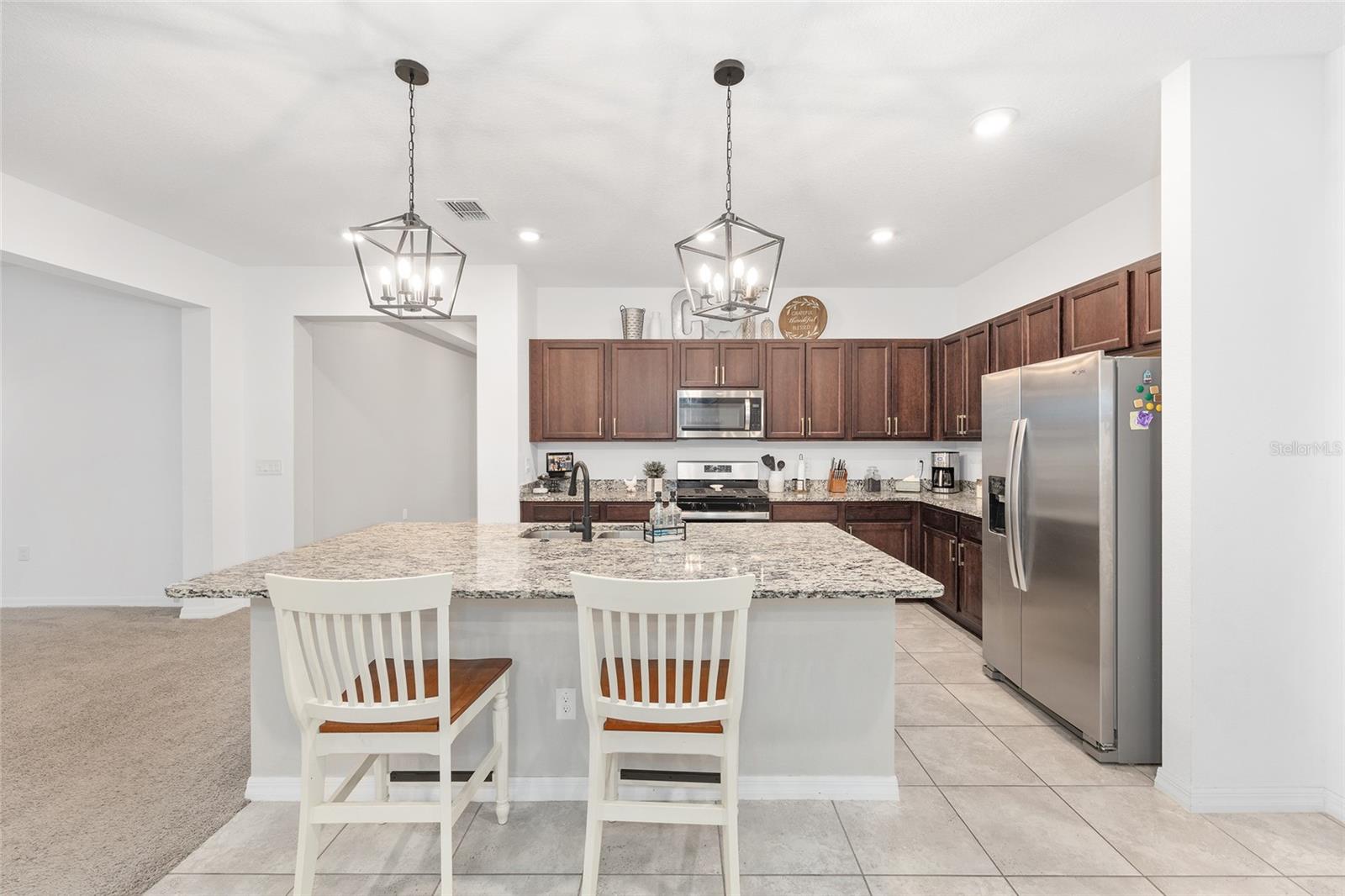 Listing photo id 12 for 6541 73rd Avenue