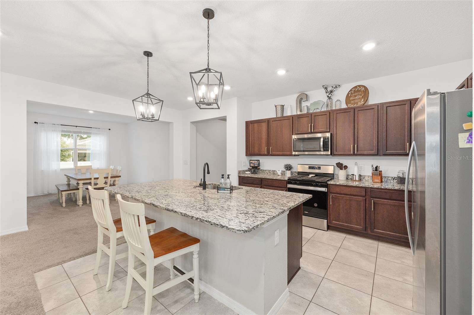 Listing photo id 13 for 6541 73rd Avenue