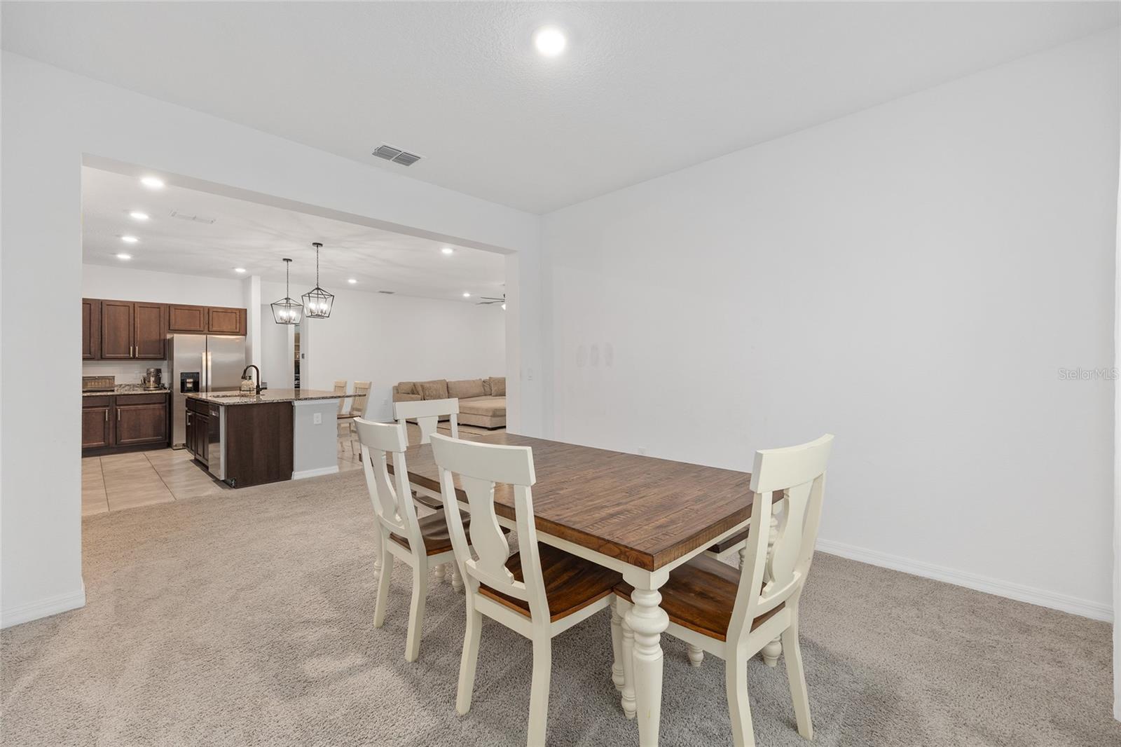 Listing photo id 18 for 6541 73rd Avenue