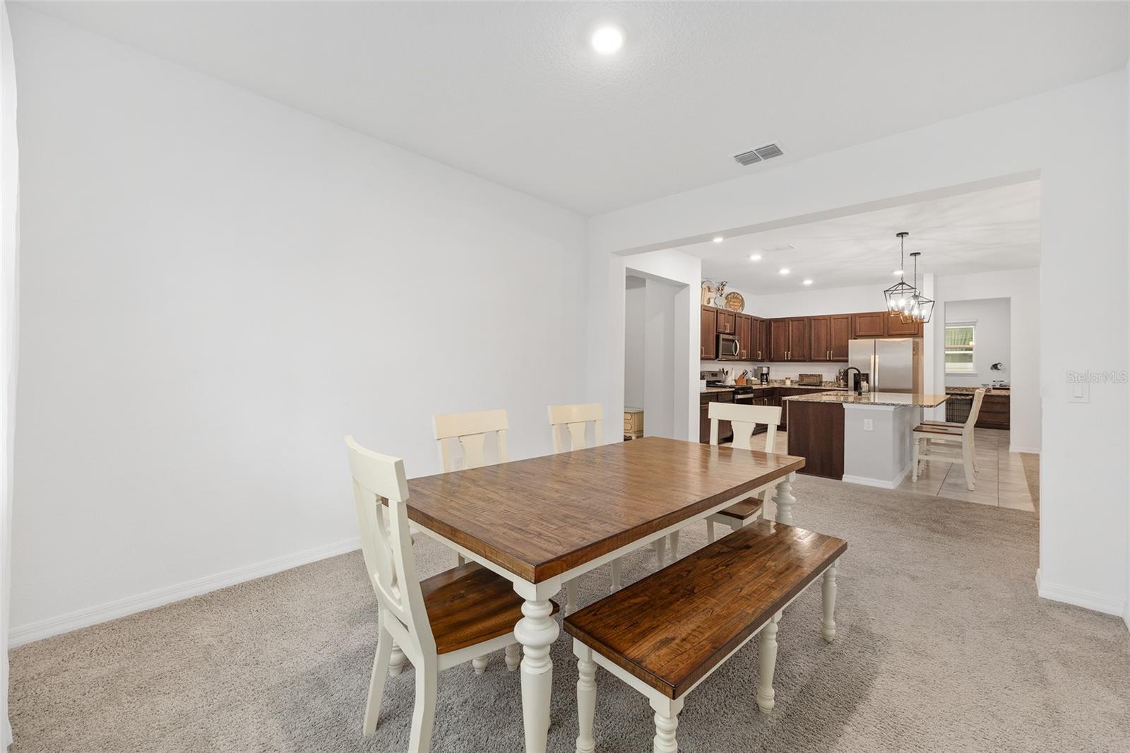 Listing photo id 19 for 6541 73rd Avenue