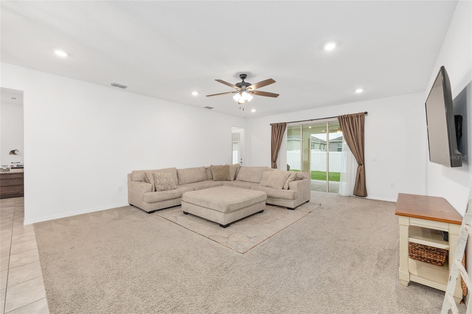 Listing photo id 20 for 6541 73rd Avenue