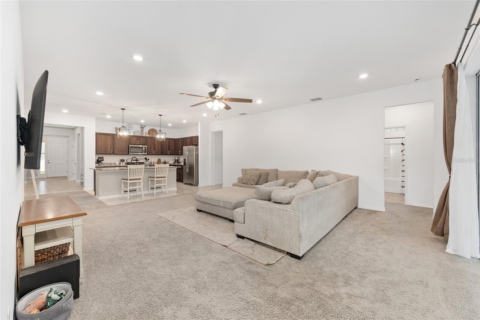 Listing photo id 21 for 6541 73rd Avenue