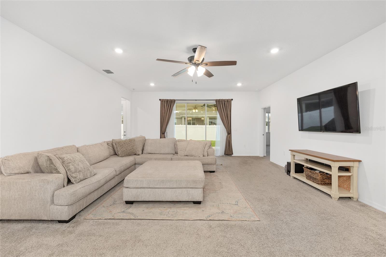 Listing photo id 22 for 6541 73rd Avenue