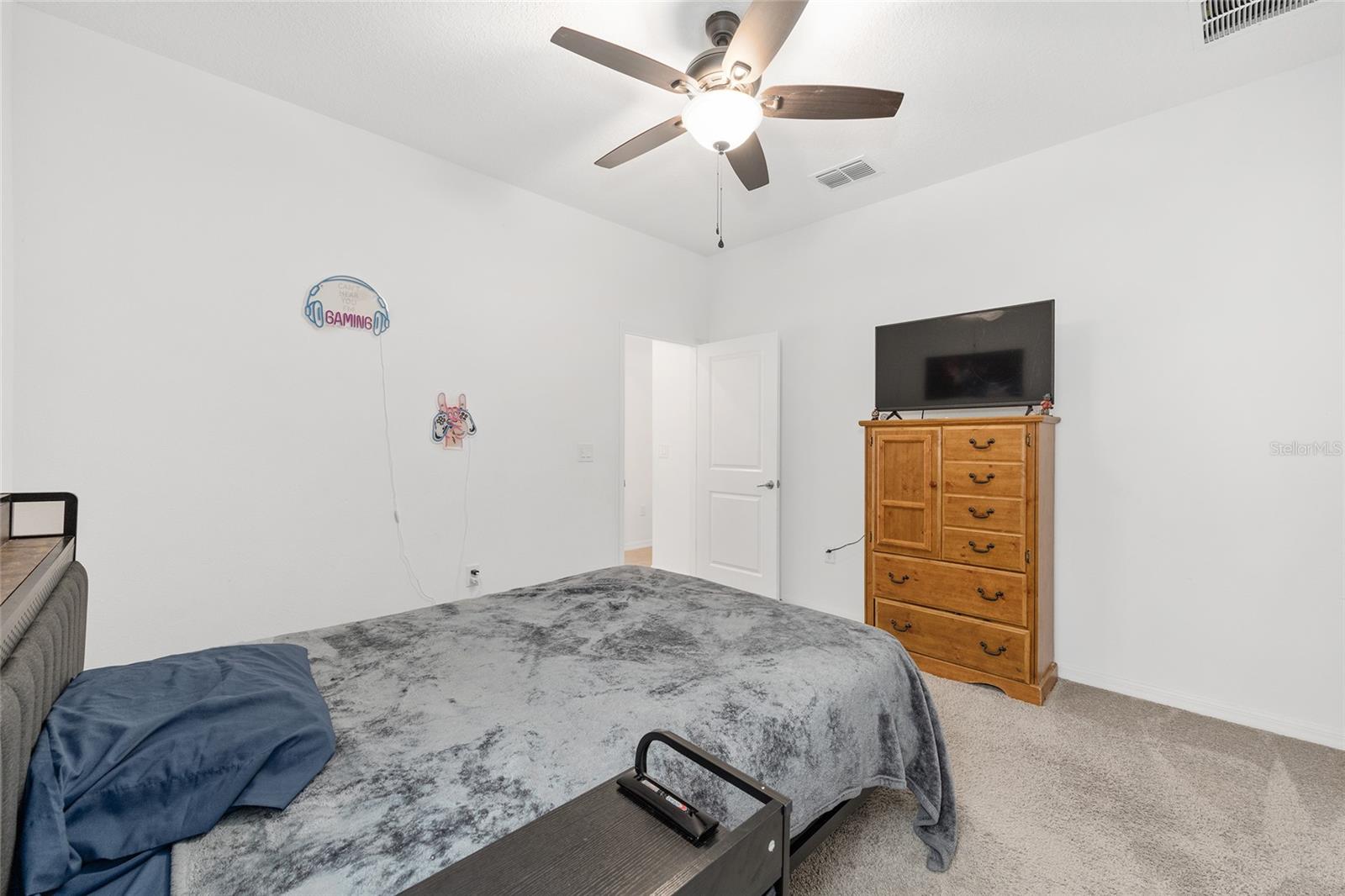 Listing photo id 26 for 6541 73rd Avenue