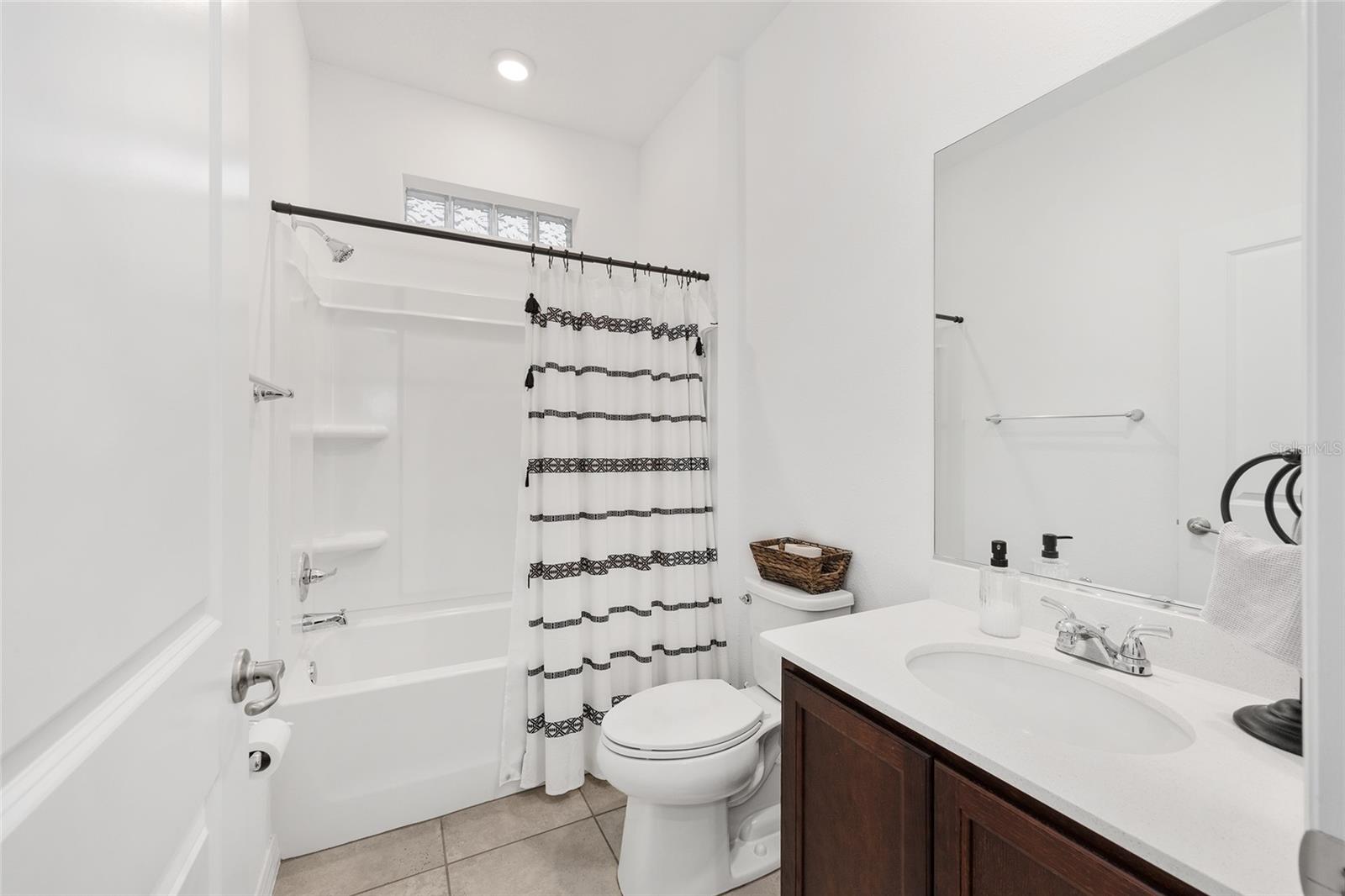 Listing photo id 27 for 6541 73rd Avenue