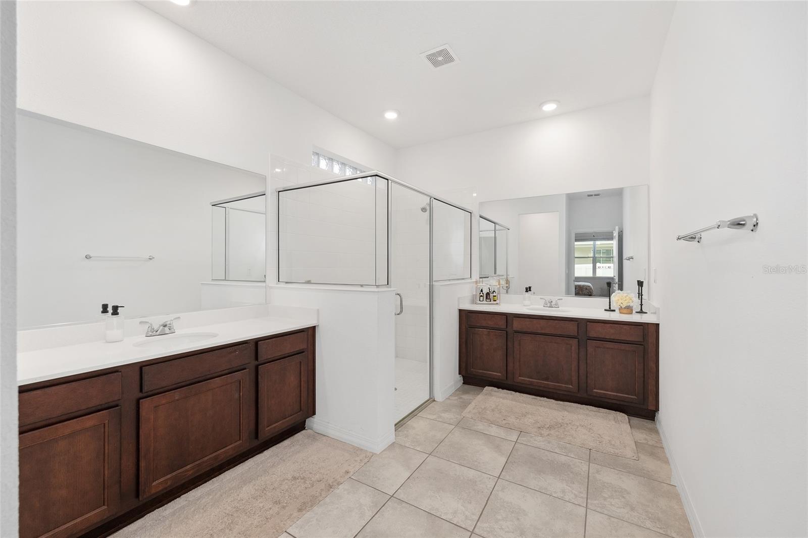 Listing photo id 32 for 6541 73rd Avenue