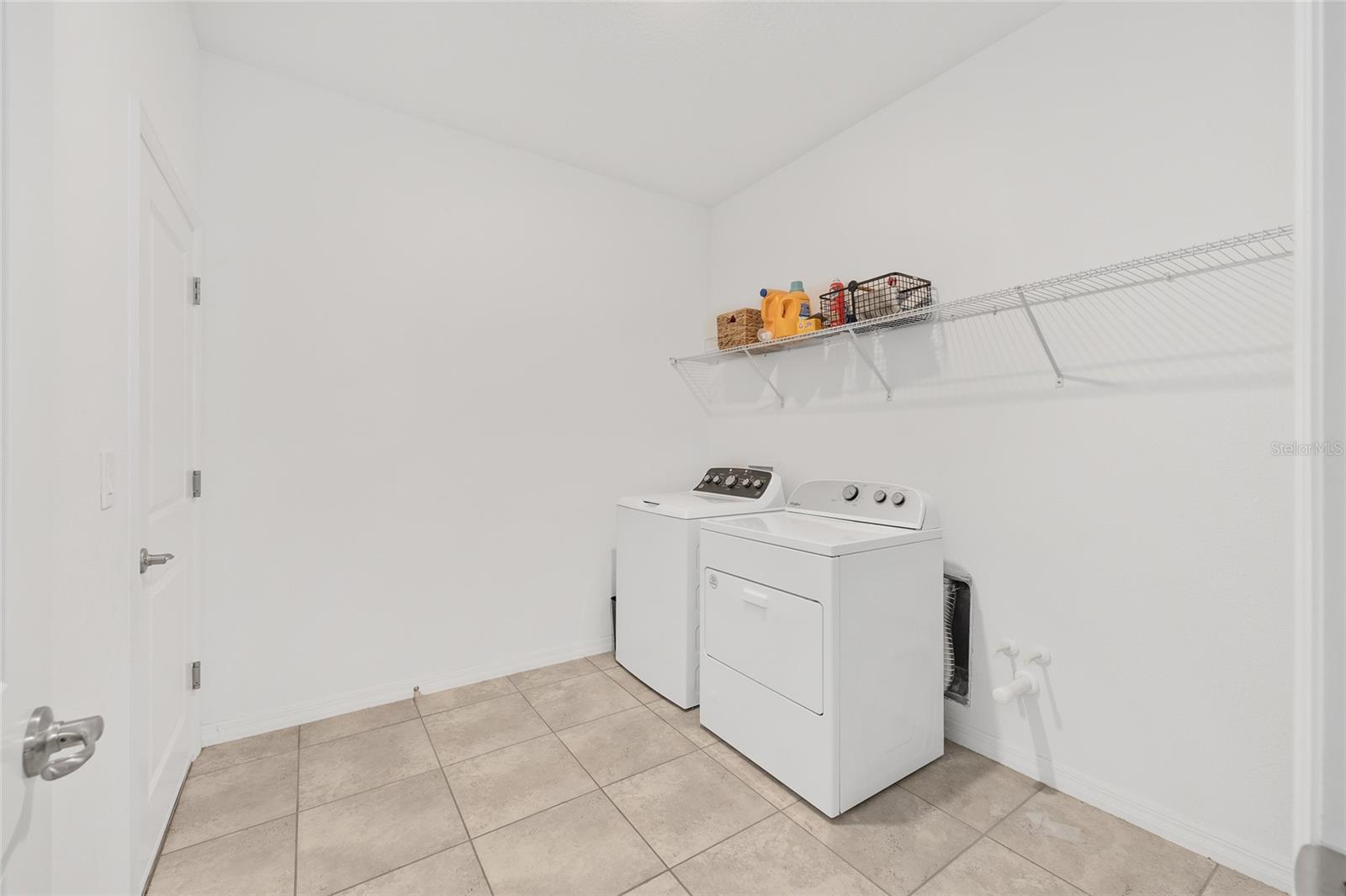 Listing photo id 33 for 6541 73rd Avenue