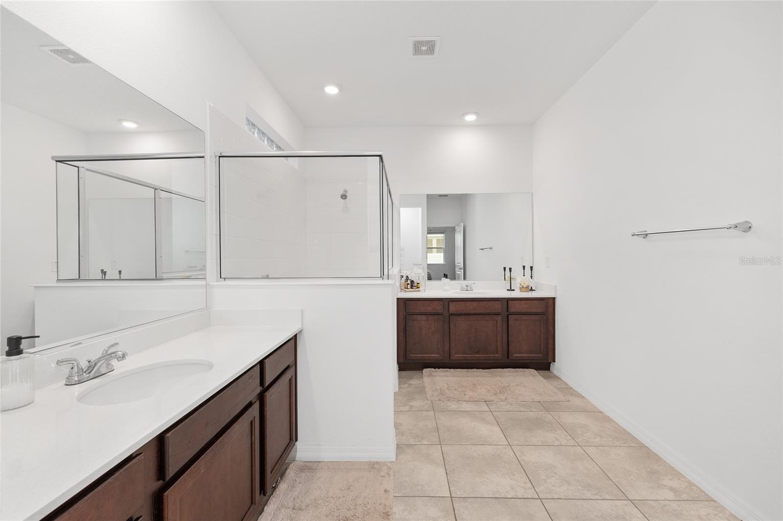 Listing photo id 35 for 6541 73rd Avenue