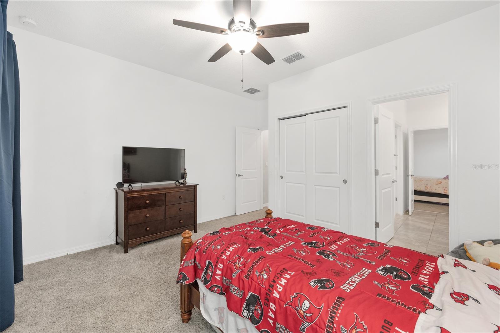 Listing photo id 39 for 6541 73rd Avenue