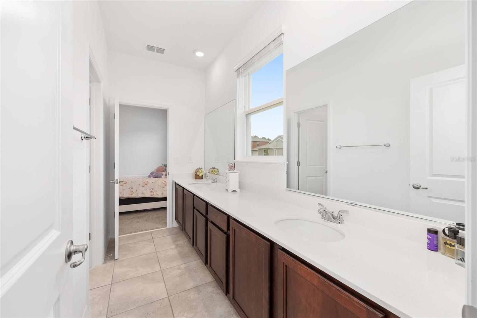 Listing photo id 40 for 6541 73rd Avenue