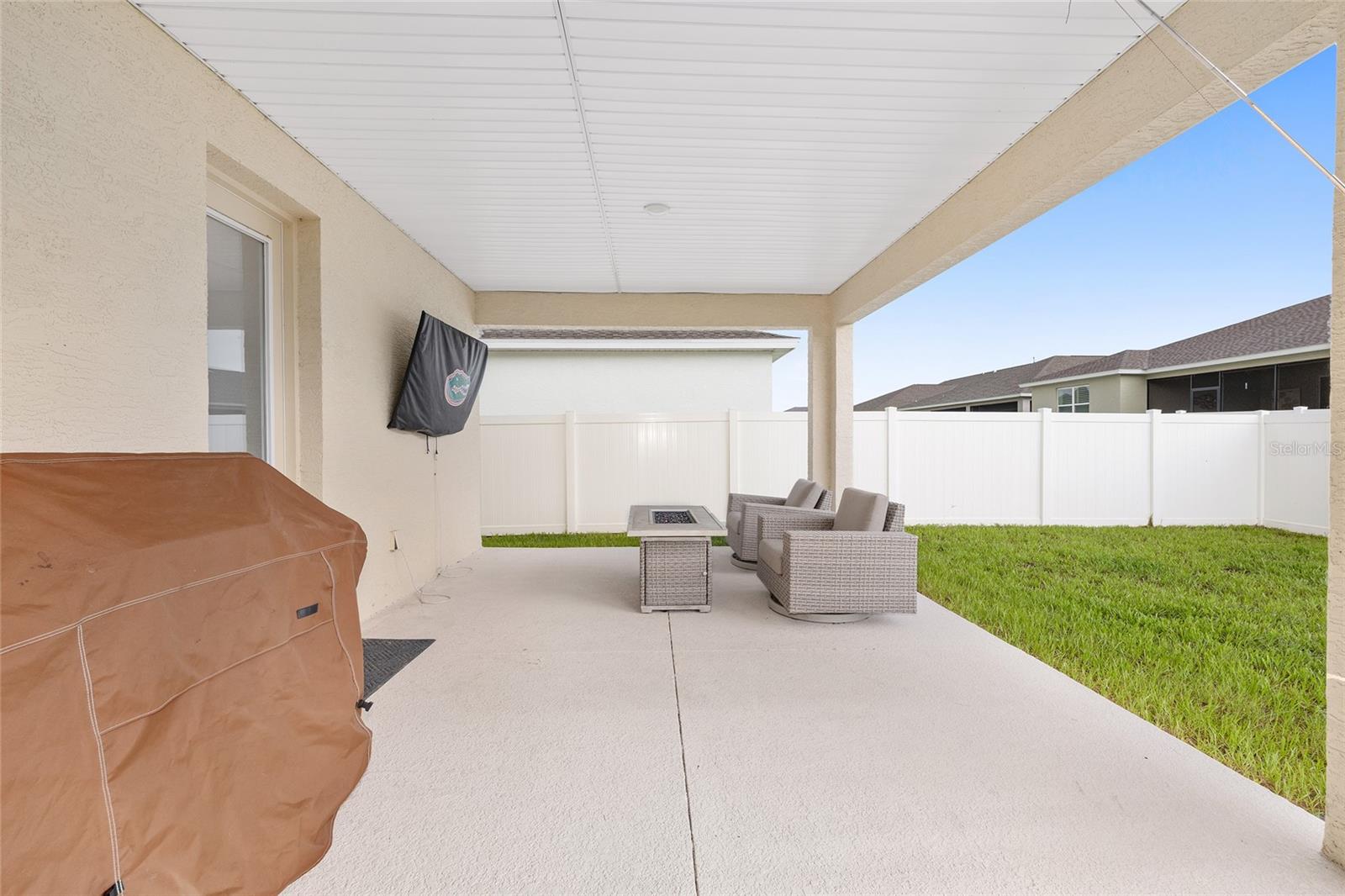 Listing photo id 47 for 6541 73rd Avenue