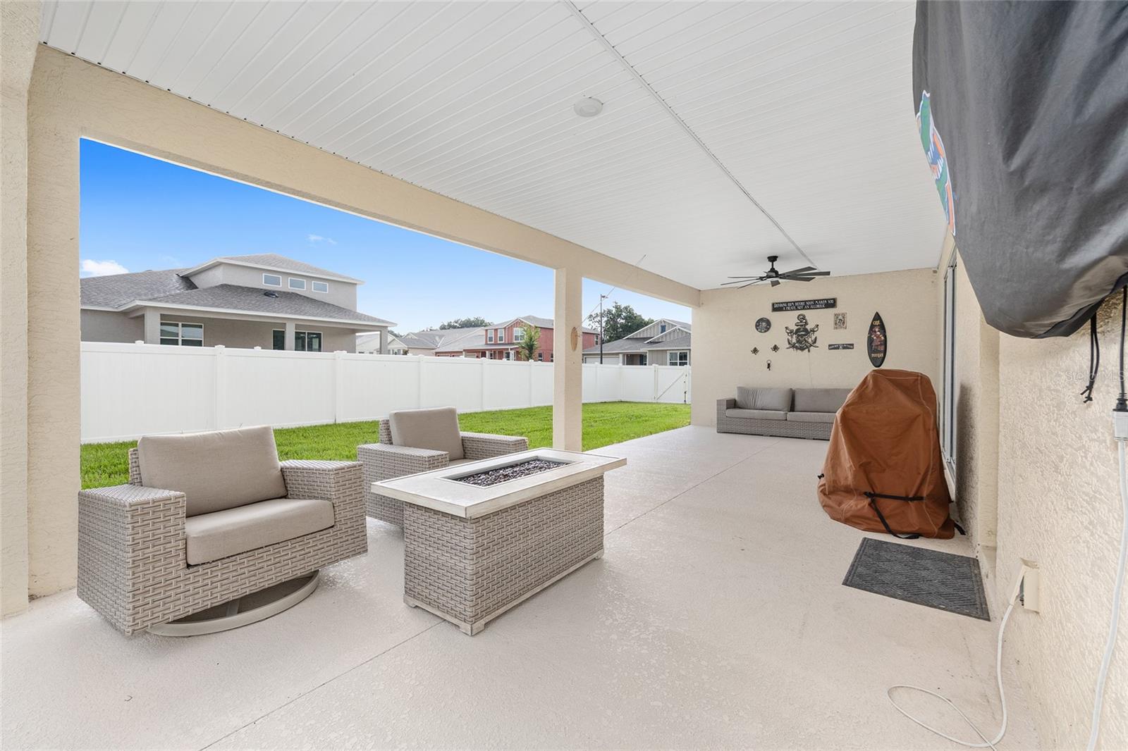 Listing photo id 49 for 6541 73rd Avenue
