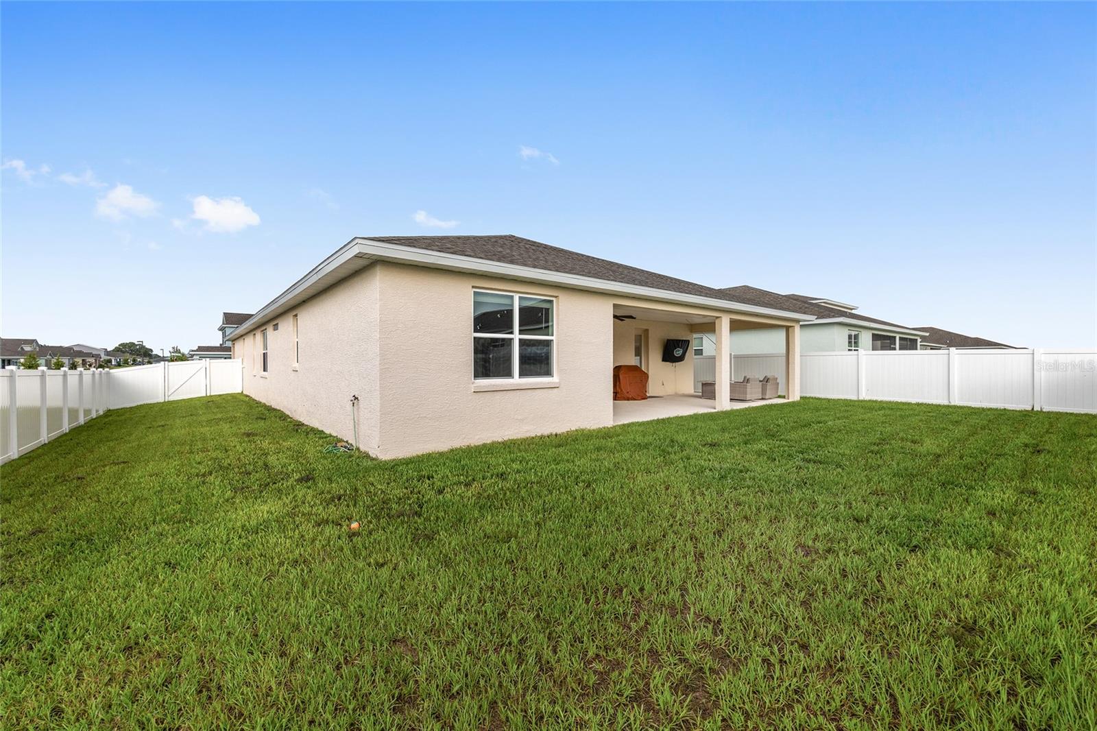 Listing photo id 52 for 6541 73rd Avenue
