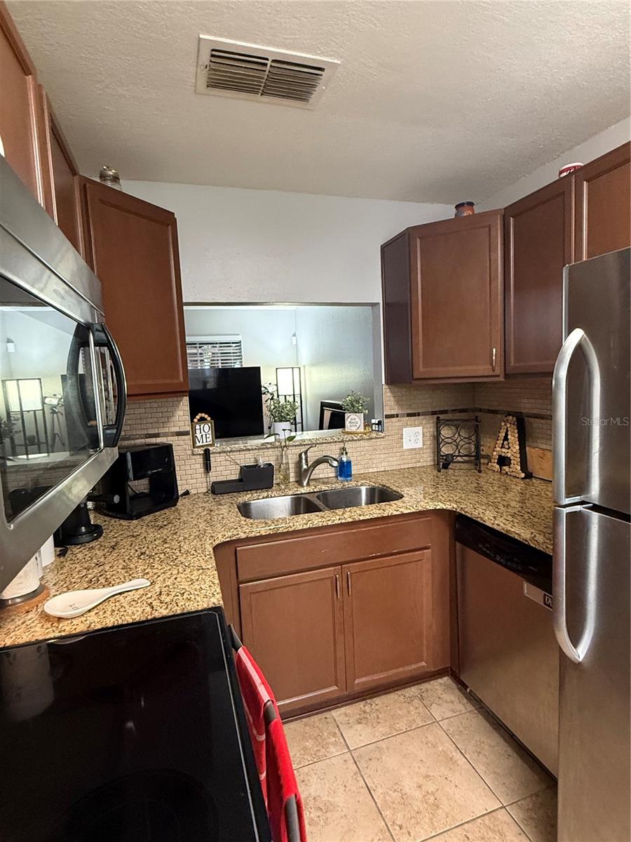 Image 11 of 33 For 11859 Mintwood Court