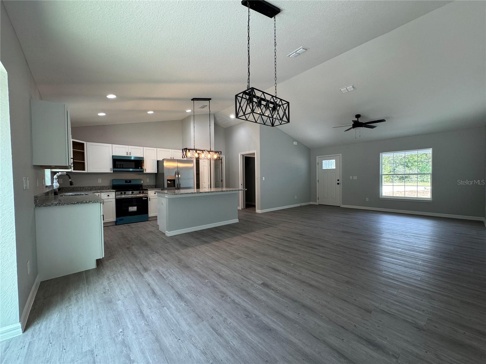 Listing photo id 9 for 22961 Marine Boulevard