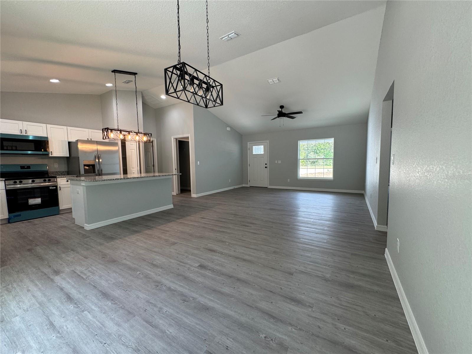 Listing photo id 10 for 22961 Marine Boulevard