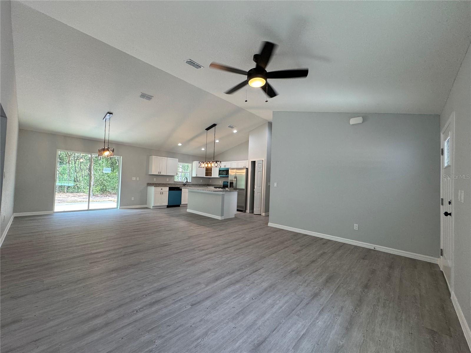 Listing photo id 12 for 22961 Marine Boulevard