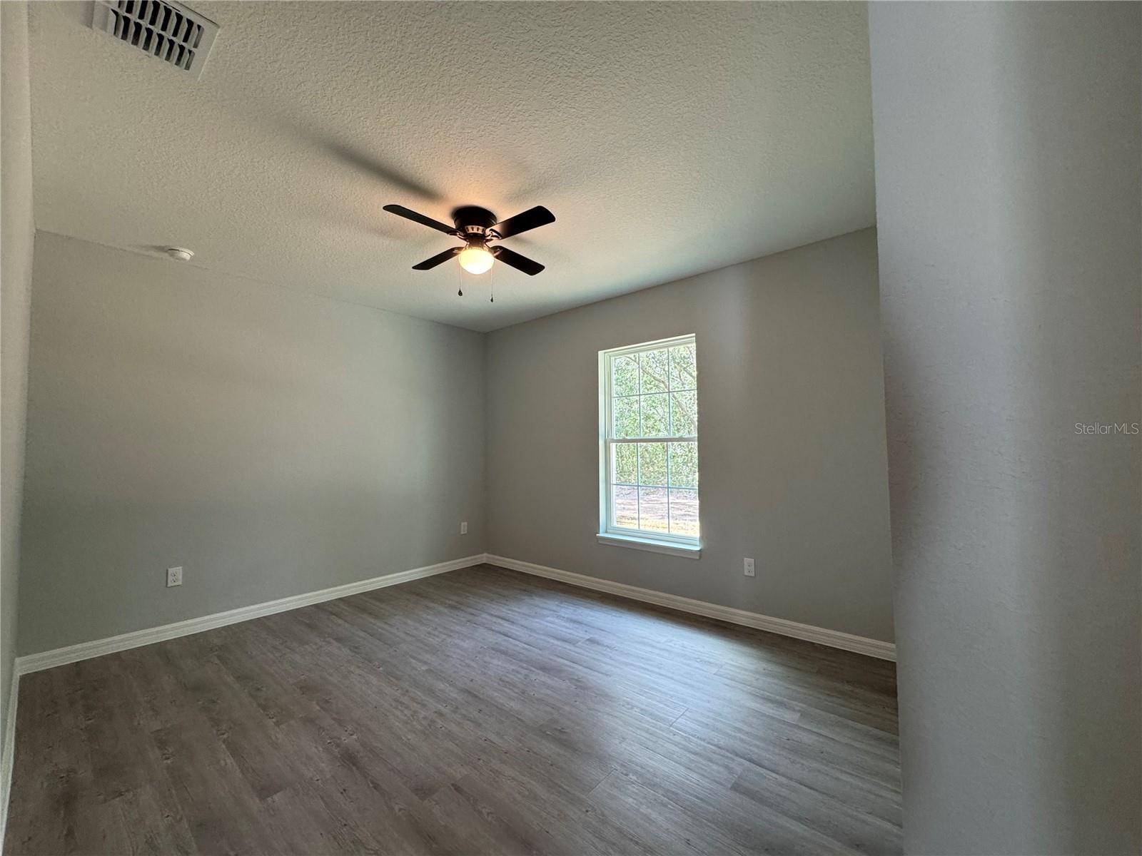 Listing photo id 13 for 22961 Marine Boulevard