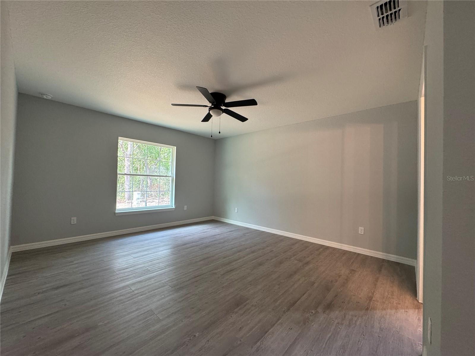 Listing photo id 16 for 22961 Marine Boulevard