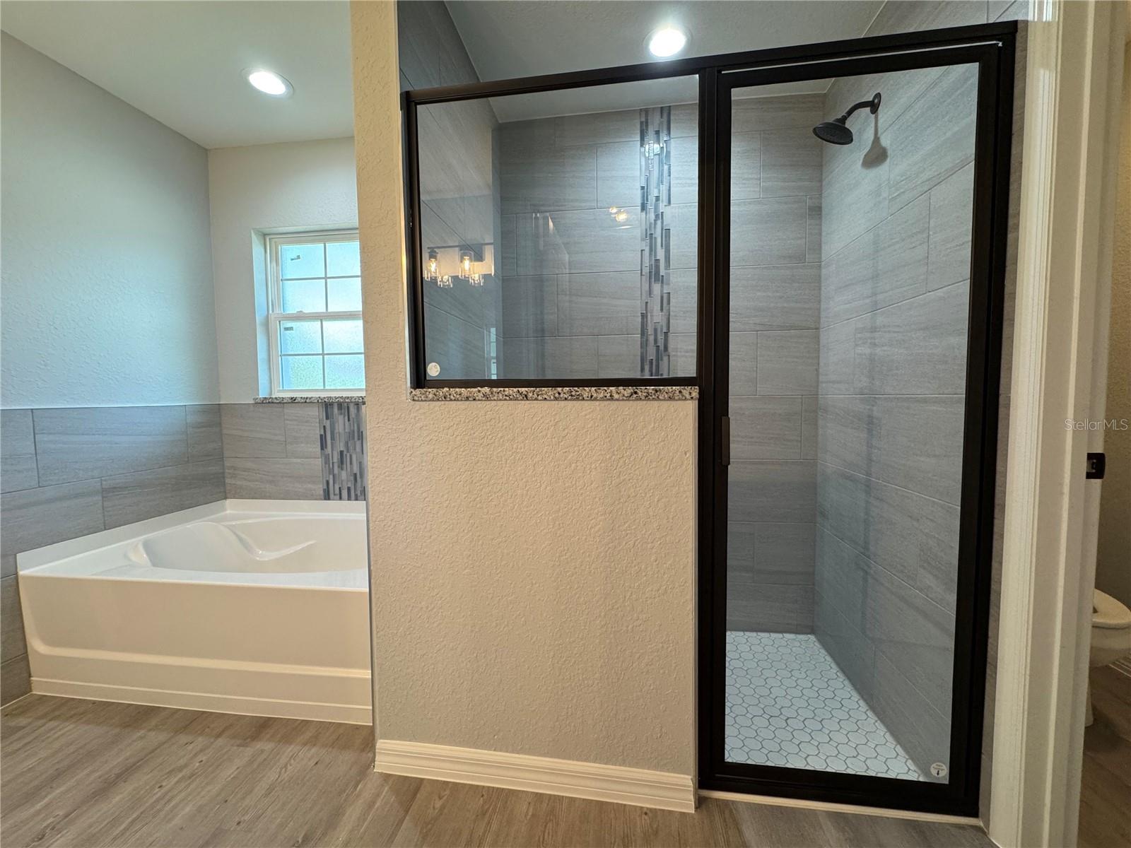 Listing photo id 21 for 22961 Marine Boulevard