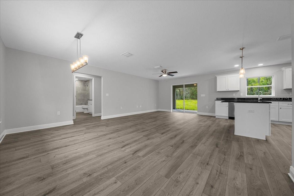 Listing photo id 8 for 9195 Athens Drive