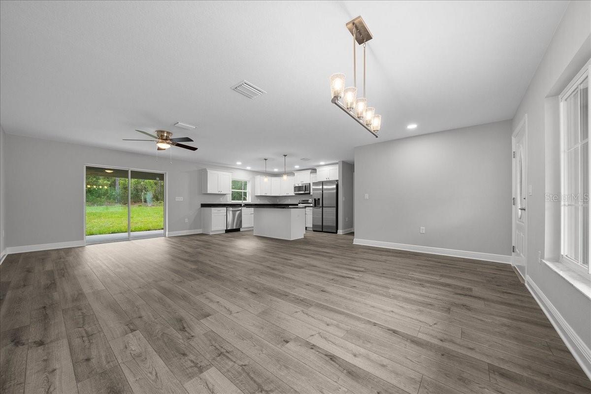 Listing photo id 9 for 9195 Athens Drive