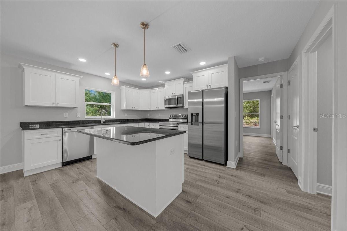 Listing photo id 11 for 9195 Athens Drive